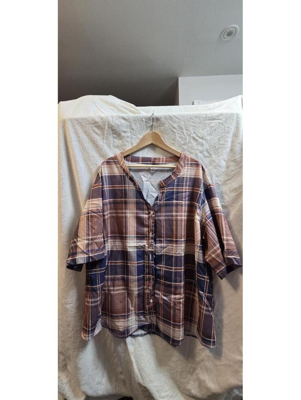 New Women's Plaid Top